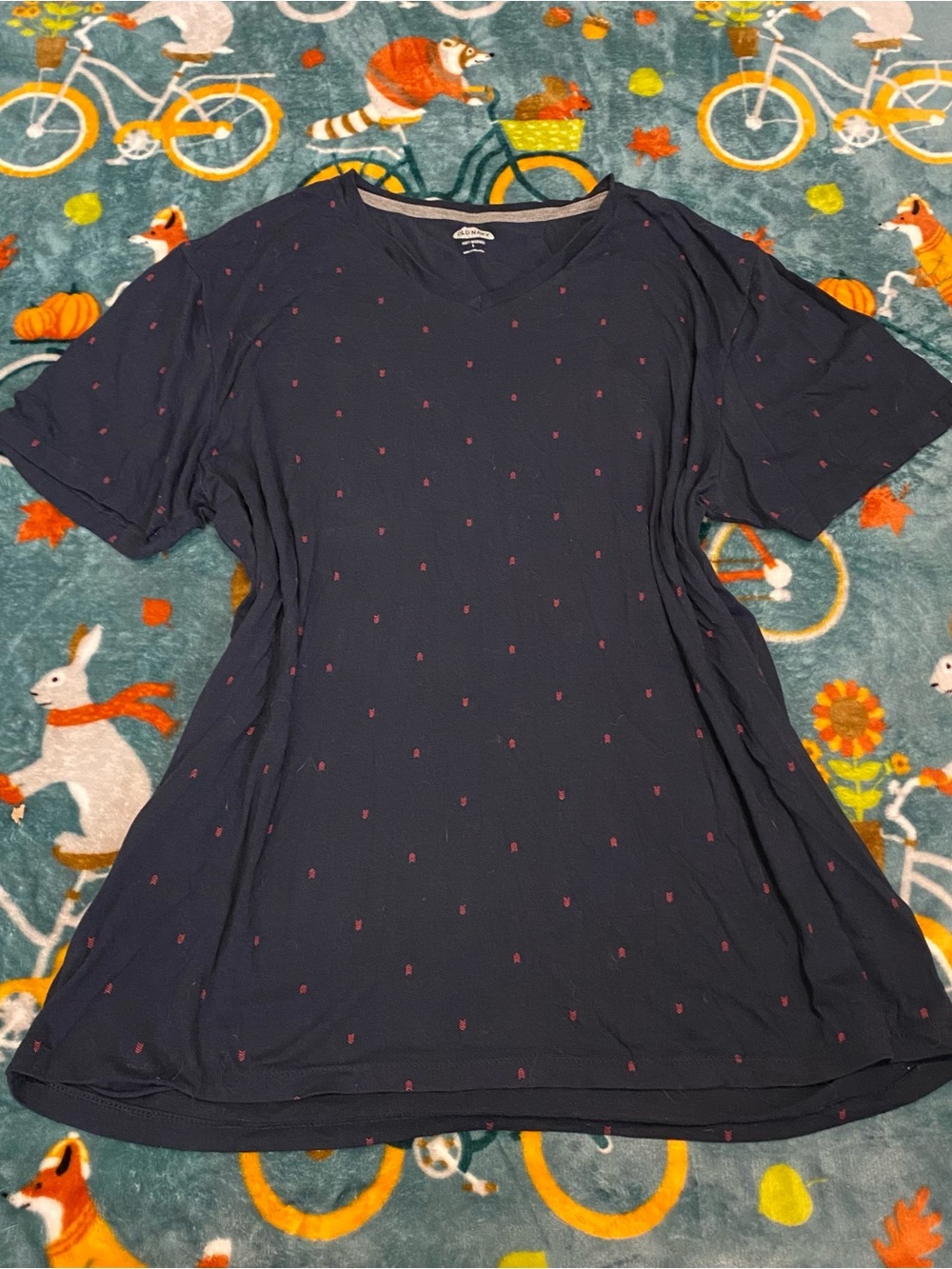 Indie Hipster Navy & Red Arrow V-Neck Tee Millennial Casual - Women’s Large
